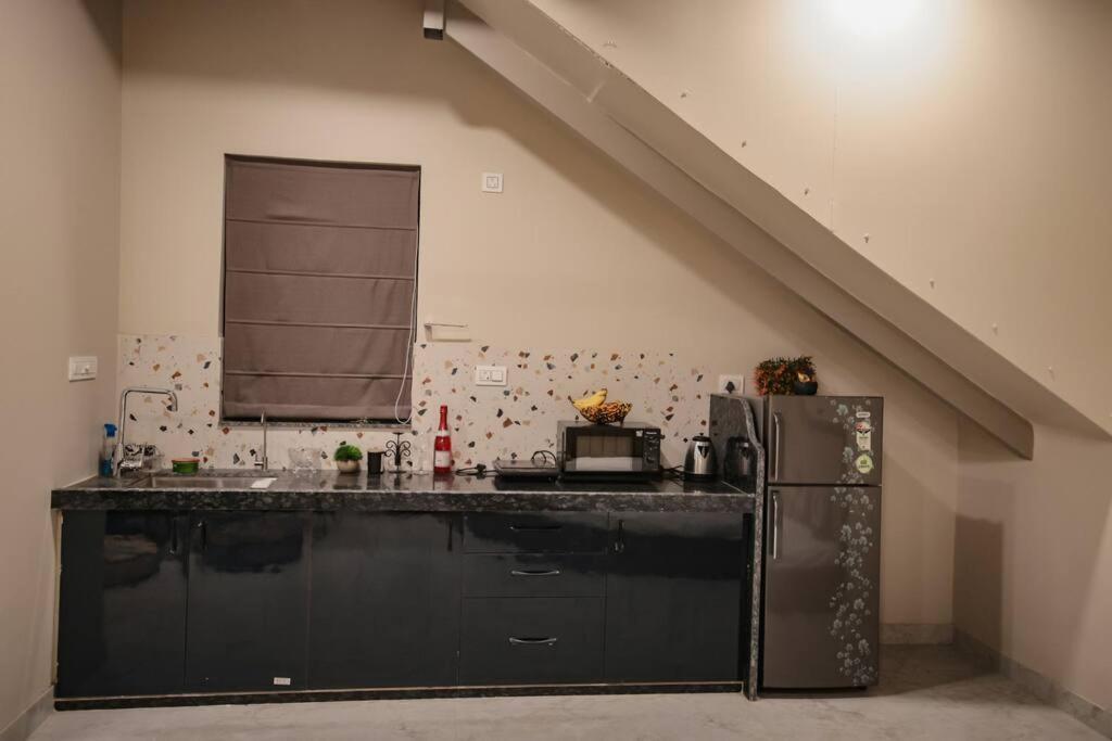 Saiba Outhouse- 4 Bed Room- Pool- Theatre- Partyhall- Garden & Terrace Sitting Area Джапур Экстерьер фото