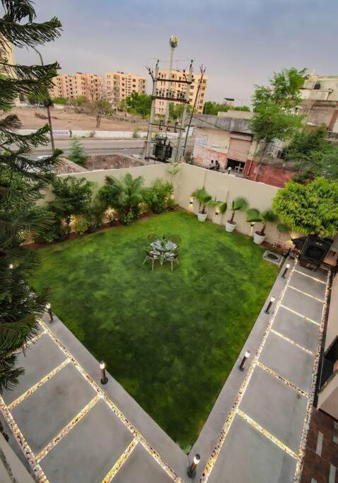 Saiba Outhouse- 4 Bed Room- Pool- Theatre- Partyhall- Garden & Terrace Sitting Area Джапур Экстерьер фото