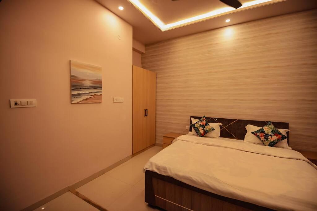 Saiba Outhouse- 4 Bed Room- Pool- Theatre- Partyhall- Garden & Terrace Sitting Area Джапур Экстерьер фото
